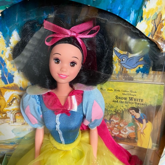 Vintage Snow White Doll & characters. - Picture 3 of 7